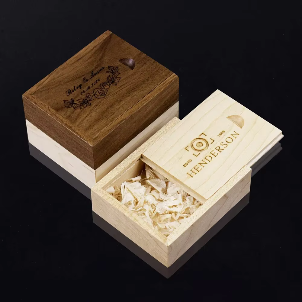 Brochure en bois d'érable non finie avec gravure gratuite