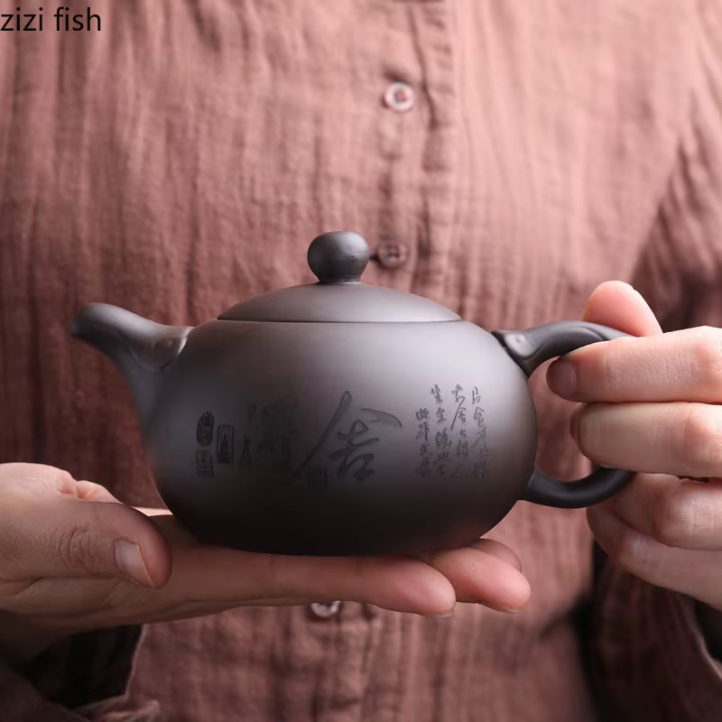 Pot en argile violette
